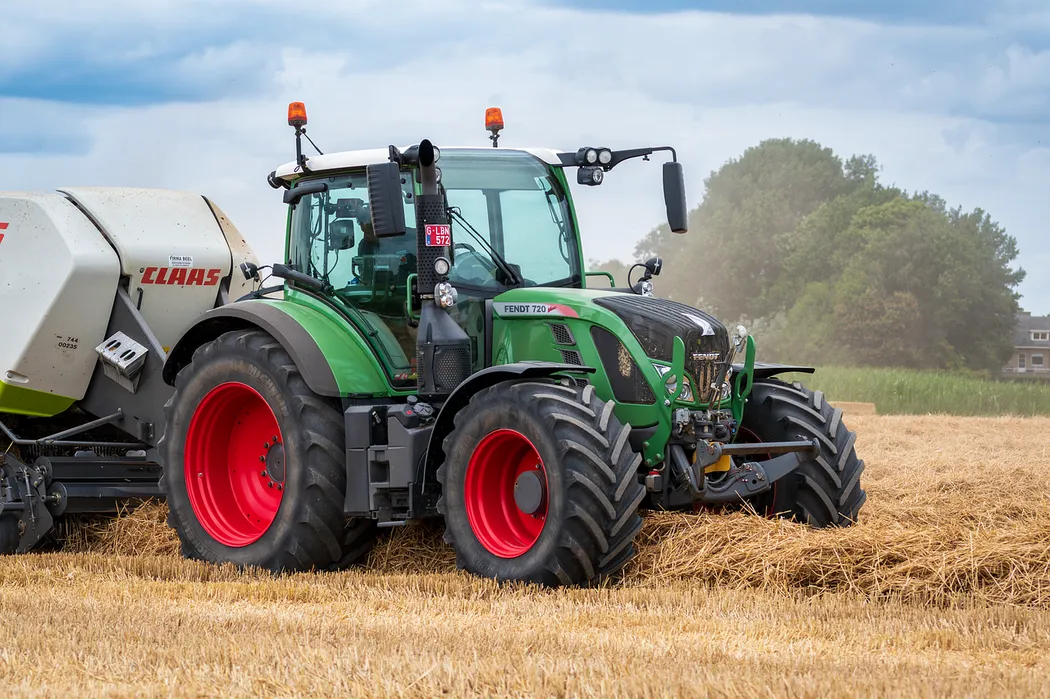 Dlaczego prasa kostkująca Massey Ferguson jest najlepszym wyborem dla rolników?