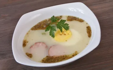 Żurek oświęcimski  aromatyczna, czosnkowa zupa z boczkiem, która rozgrzewa i syci