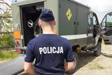 Dwa pociski moździerzowe z czasów II wojny światowej odkryte na posesji - Aktualności Policja Małopolska