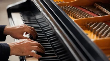 Chopin zabrzmi w Oświęcimiu. Grzegorz Niemczuk pokaże poetę fortepianu