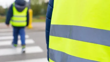 Wzorowi kierowcy z Grojca dostali medale i jabłka. Cytryny zostały w szkole
