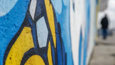 Mural na 80-lecie Unii Oświęcim zestawia dawne dyscypliny z obecnymi sekcjami
