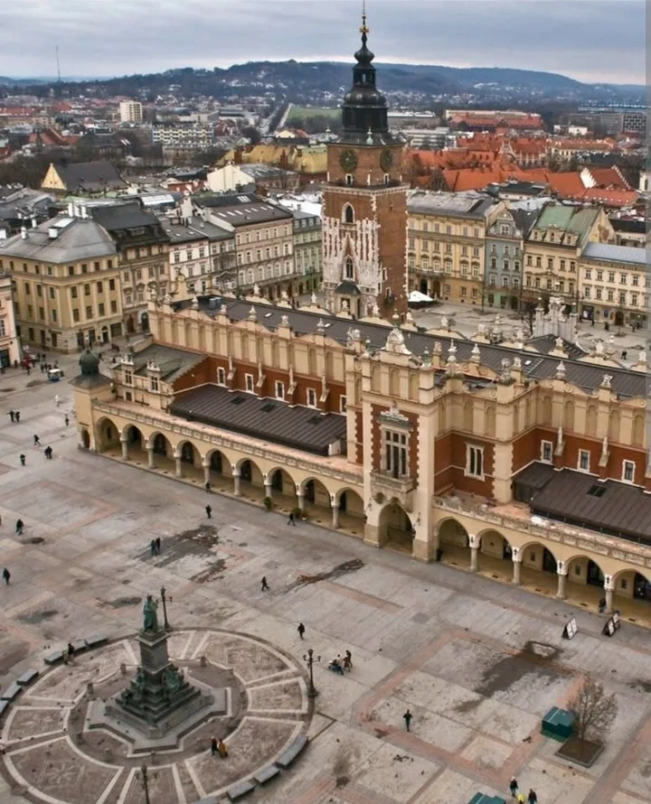 Grafika promocyjna wydarzenia Historia w trzech aktach: Oświęcim – Kraków – Wieliczka — wyjazd 19–21 czerwca