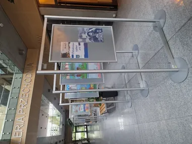 Oświęcim poza przewodnikiem - niezwykłe historie na wystawie w bibliotece
