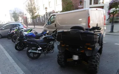 Motocykle i quady zapłacą za parkowanie w Oświęcimiu. Zmiana obejmie całą strefę
