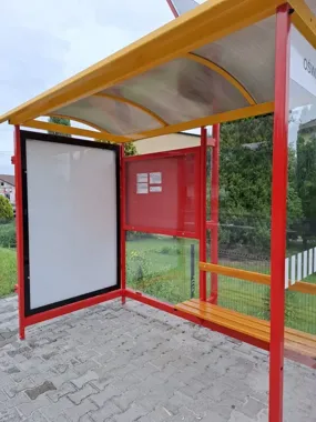 Pasażerowie czekają wygodniej. W Oświęcimiu zamontowano siedem nowych wiat