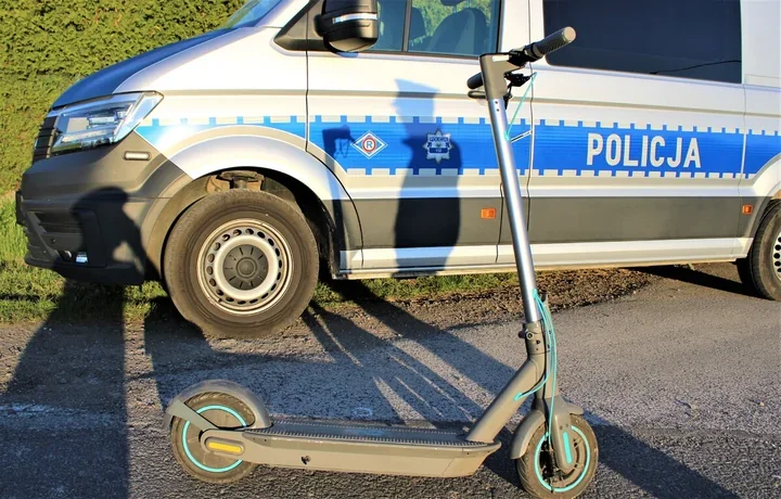 14-latka na hulajnodze bez hamulców. Policjanci przerwali jazdę w Osieku