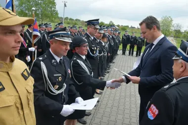 Strażacy z powiatu dostali wsparcie. Na sprzęt poszło 200 tysięcy złotych